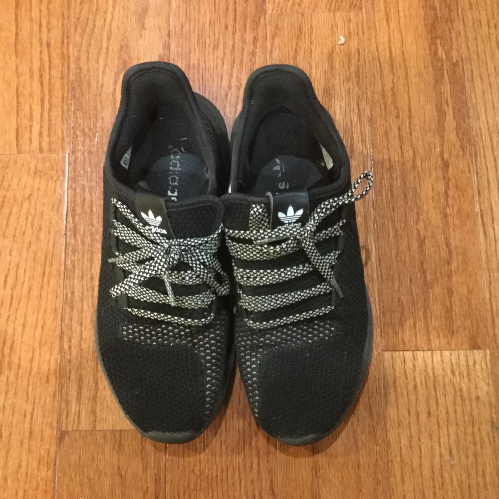 Adidas tubulars black